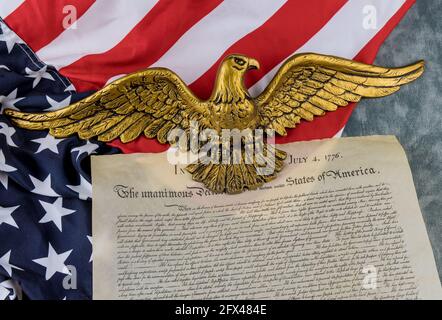Amerikanische Flagge der Vereinigten Staaten Unabhängigkeitserklärung mit juli 1776 Stockfoto