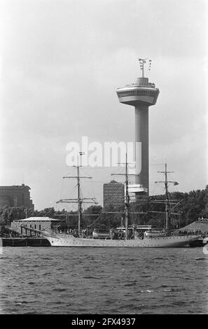 Das Segelrennen nach Rotterdam, das norwegische Sorlandet bei Euromast, 17. August 1962, Schiffe, Segelrennen, Niederlande, Presseagentur des 20. Jahrhunderts, Foto, Nachrichten zum erinnern, Dokumentarfilm, historische Fotografie 1945-1990, visuelle Geschichten, Menschliche Geschichte des zwanzigsten Jahrhunderts, Momente in der Zeit festzuhalten Stockfoto