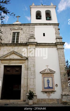 Portugal. Santarem. Kirche des heiligen Stephanus oder Heiligtum des eucharistischen Wunders (Igreja do Santíssimo Milagre). Architektonisches Detail der Fassade. Stockfoto