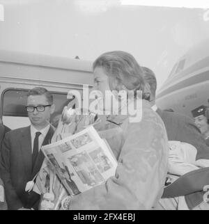 Ankunft Ingrid Bergmann am Flughafen Schiphol Ingrid Bergmann, 15. März 1961, Ankunft, Niederlande, 20. Jahrhundert Presseagentur Foto, Nachrichten zu erinnern, Dokumentarfilm, historische Fotografie 1945-1990, visuelle Geschichten, Menschliche Geschichte des zwanzigsten Jahrhunderts, Momente in der Zeit festzuhalten Stockfoto