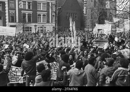 Demonstration ausländischer Arbeiter in Utrecht gegen Gesetz vom 1. November, Übersicht, 22. März 1980, ARBEITER, AUSLÄNDER, Demonstrationen, Niederlande, Foto der Presseagentur des 20. Jahrhunderts, zu erinnerende Nachrichten, Dokumentarfilm, historische Fotografie 1945-1990, visuelle Geschichten, Menschliche Geschichte des zwanzigsten Jahrhunderts, Momente in der Zeit festzuhalten Stockfoto