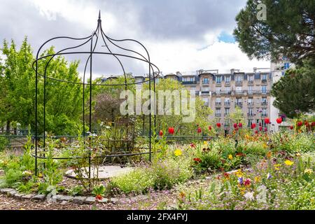 Paris, schöne Gebäude, Blick von der Coulee verte Rene-dumont im 12. Arrondissement, Fußweg Stockfoto