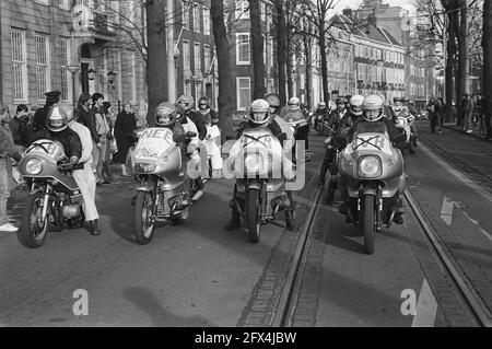 Demonstration gegen den Motor-BVB von Utrecht nach Den Haag von etwa 1500 Motorradfahrern. Bild der Demonstration, 30. Januar 1982, Demonstration, Motorradfahrer, Niederlande, Presseagentur des 20. Jahrhunderts, Foto, Nachrichten zum erinnern, Dokumentarfilm, historische Fotografie 1945-1990, visuelle Geschichten, Menschliche Geschichte des zwanzigsten Jahrhunderts, Momente in der Zeit festzuhalten Stockfoto