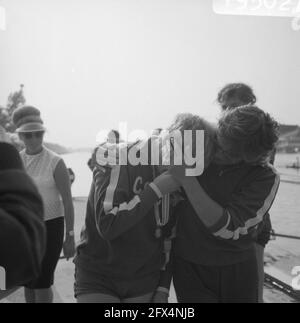 Frauen-Europameisterschaften im Rudern 1966, Galina Konstantinova (weinend), 27. August 1966, Rudern, championships, Niederlande, Foto der Presseagentur des 20. Jahrhunderts, zu erinnerende Nachrichten, Dokumentarfilm, historische Fotografie 1945-1990, visuelle Geschichten, Menschliche Geschichte des zwanzigsten Jahrhunderts, Momente in der Zeit festzuhalten Stockfoto