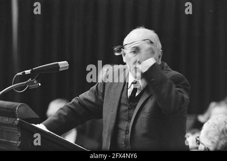 Preisdebatte im Repräsentantenhaus den Uyl zeigt auf die Stirn, 9. April 1969, Debatten, Niederlande, 20. Jahrhundert Presseagentur Foto, Nachrichten zu erinnern, Dokumentarfilm, historische Fotografie 1945-1990, visuelle Geschichten, Menschliche Geschichte des zwanzigsten Jahrhunderts, Momente in der Zeit festzuhalten Stockfoto