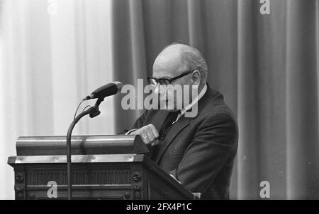 Preisdebatte im Repräsentantenhaus Nr. 32, 33: Den Uyl Nr. 34, 35: Nelissen, 9. April 1969, Debatten, Niederlande, 20. Jahrhundert Presseagentur Foto, Nachrichten zu erinnern, Dokumentarfilm, historische Fotografie 1945-1990, visuelle Geschichten, Menschliche Geschichte des zwanzigsten Jahrhunderts, Momente in der Zeit festzuhalten Stockfoto