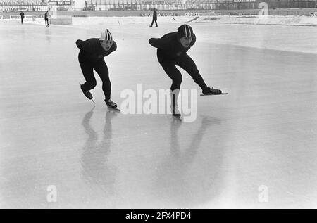 Eisschnelllauf-Europameisterschaften in Deventer, Training der Russen, 18. Januar 1966, SCHLITTSCHUHMEISTERSCHAFTEN, Niederlande, Presseagentur des 20. Jahrhunderts, Foto, Nachrichten zum erinnern, Dokumentarfilm, historische Fotografie 1945-1990, visuelle Geschichten, Menschliche Geschichte des zwanzigsten Jahrhunderts, Momente in der Zeit festzuhalten Stockfoto