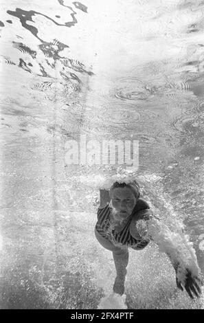 Schwimmeuropameisterschaften in Utrecht, Ada Kok unter Wasser, 21. August 1966, Schwimmmeisterschaften, Niederlande, Presseagentur des 20. Jahrhunderts, Foto, Nachrichten zum erinnern, Dokumentarfilm, historische Fotografie 1945-1990, visuelle Geschichten, Menschliche Geschichte des zwanzigsten Jahrhunderts, Momente in der Zeit festzuhalten Stockfoto