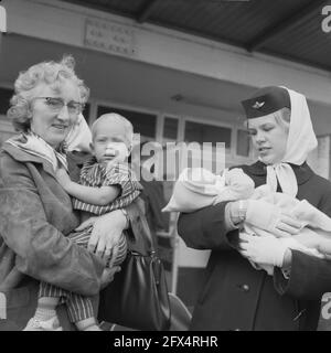 Evakuen aus Niederländisch-Neuguinea ( Frau Bruinsma Fah Jok mit Kindern), 29. Mai 1962, Kinder, Niederlande, 20. Jahrhundert Presseagentur Foto, Nachrichten zu erinnern, Dokumentarfilm, historische Fotografie 1945-1990, visuelle Geschichten, Menschliche Geschichte des zwanzigsten Jahrhunderts, Momente in der Zeit festzuhalten Stockfoto