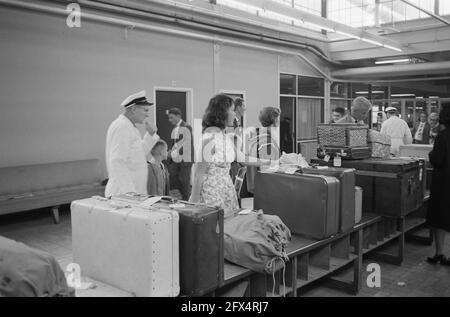 Evakues aus Niederländisch-Neuguinea, 29. Mai 1962, Niederlande, 20. Jahrhundert Presseagentur Foto, Nachrichten zu erinnern, Dokumentarfilm, historische Fotografie 1945-1990, visuelle Geschichten, Menschliche Geschichte des zwanzigsten Jahrhunderts, Momente in der Zeit festzuhalten Stockfoto