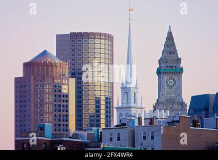 Stadtbild von Boston Architekturbeispiele alt und neu, North End und Waterfront, Boston MA USA Stockfoto