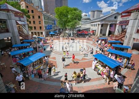 Touristen in Faneuil Hall und Marketplace Center, Boston, MA USA Stockfoto