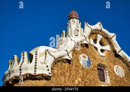 Barcelona. Katalonien. Spanien. Giebel des Märchenhauses, Park Güell Stockfoto