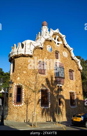 Barcelona. Katalonien. Spanien. Giebel des Märchenhauses, Park Güell Stockfoto