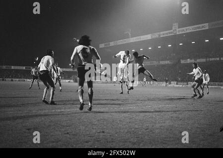 FC Den Haag gegen RC Lens (Europacup-II); Game Moments, 22. Oktober 1975, Sport, Fußball, Niederlande, Foto der Presseagentur des 20. Jahrhunderts, zu erinnerende Nachrichten, Dokumentarfilm, historische Fotografie 1945-1990, visuelle Geschichten, Menschliche Geschichte des zwanzigsten Jahrhunderts, Momente in der Zeit festzuhalten Stockfoto