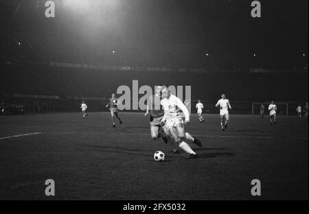 FC Köln gegen Liverpool 2-2, in Feyenoordstadion, Spielmomente, 24. März 1965, Sport, Fußball, Niederlande, Foto der Presseagentur des 20. Jahrhunderts, zu erinnerende Nachrichten, Dokumentarfilm, historische Fotografie 1945-1990, visuelle Geschichten, Menschliche Geschichte des zwanzigsten Jahrhunderts, Momente in der Zeit festzuhalten Stockfoto