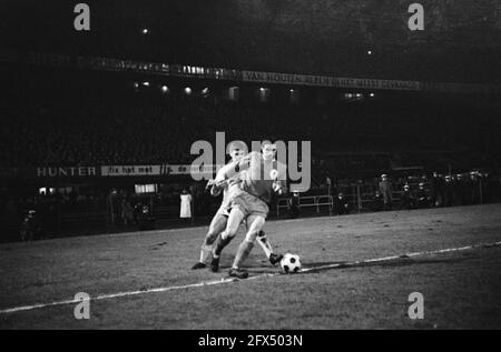 FC Köln / Liverpool 2-2, in Feyenoordstadion, Moments of Play, 24. März 1965, Sport, Fußball, Niederlande, Foto der Presseagentur des 20. Jahrhunderts, zu erinnerende Nachrichten, Dokumentarfilm, historische Fotografie 1945-1990, visuelle Geschichten, Menschliche Geschichte des zwanzigsten Jahrhunderts, Momente in der Zeit festzuhalten Stockfoto