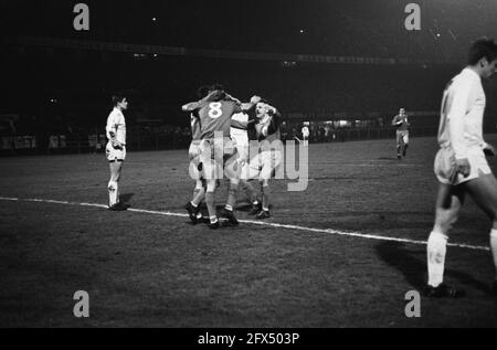 FC Köln gegen Liverpool 2-2, in Feyenoordstadion, Spielmomente, 24. März 1965, Sport, Fußball, Niederlande, Foto der Presseagentur des 20. Jahrhunderts, zu erinnerende Nachrichten, Dokumentarfilm, historische Fotografie 1945-1990, visuelle Geschichten, Menschliche Geschichte des zwanzigsten Jahrhunderts, Momente in der Zeit festzuhalten Stockfoto