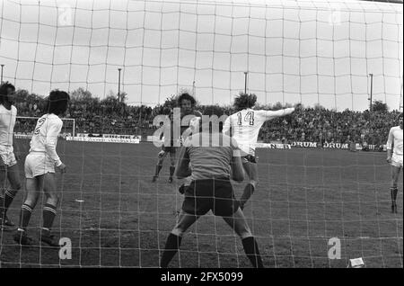 FC Twente gegen Schieß los. Adler 2:1, Pahlplatz (Mitte), 21. April 1974, Fußball, Niederlande, 20. Jahrhundert Presseagentur Foto, Nachrichten zu erinnern, Dokumentarfilm, historische Fotografie 1945-1990, visuelle Geschichten, Menschliche Geschichte des zwanzigsten Jahrhunderts, Momente in der Zeit festzuhalten Stockfoto
