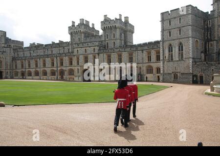 Queens Guards in Windsor Castle, England, Großbritannien Stockfoto