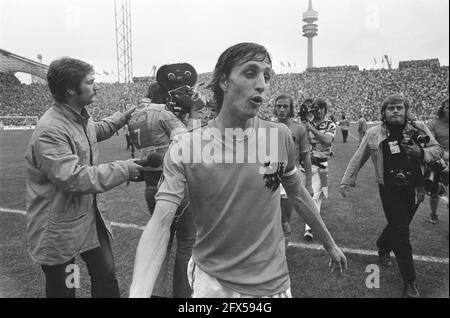 Finale WM 1974 in München, Westdeutschland gegen die Niederlande 2:1; besiegt Johan Cruijff verlässt das Feld danach, 7. Juli 1974, Sport, Fußball, Weltmeisterschaften, Niederlande, Presseagentur des 20. Jahrhunderts, Foto, Nachrichten zum erinnern, Dokumentarfilm, historische Fotografie 1945-1990, visuelle Geschichten, Menschliche Geschichte des zwanzigsten Jahrhunderts, Momente in der Zeit festzuhalten Stockfoto