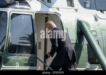 Washington, Usa. Mai 2021. US-Präsident Joe Biden tritt am Dienstag, den 25. Mai 2021, im Weißen Haus in Washington, DC an der Ellipse in Marine One an. Präsident Joe Biden verlässt das Weiße Haus für ein paar Stunden am Dienstagabend nach Delaware. Foto von Tasos Katopodis/UPI Credit: UPI/Alamy Live News Stockfoto