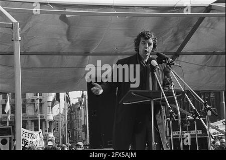 FNV-Kundgebung auf dem Dam-Platz, Amsterdam; FNV-Vorsitzender Wim Kok spricht am 20. März 1980, Demonstrationen, 20. Jahrhundert Presseagentur Foto, Nachrichten zu erinnern, Dokumentarfilm, historische Fotografie 1945-1990, visuelle Geschichten, Menschliche Geschichte des zwanzigsten Jahrhunderts, Momente in der Zeit festzuhalten Stockfoto