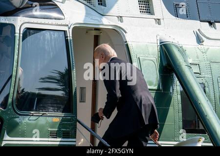 US-Präsident Joe Biden tritt am Dienstag, den 25. Mai 2021, im Weißen Haus in Washington, DC an der Ellipse in Marine One an. Präsident Joe Biden verlässt das Weiße Haus für ein paar Stunden am Dienstagabend nach Delaware. Quelle: Tasos Katopodis/Pool via CNP /MediaPunch Stockfoto