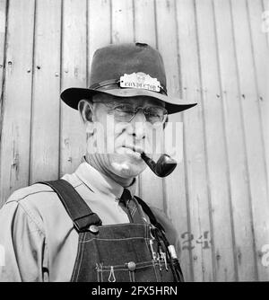 Conductor E.K. Hill, Atchison, Topeka und Santa Fe Railroad zwischen Amarillo, Texas und Clovis, New Mexico, USA, Jack Delano, US Office of war Information, März 1943 Stockfoto