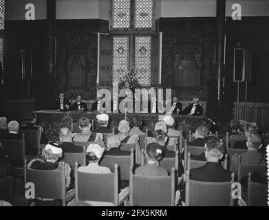 Prinz Bernhard Landkommandant im Orden des Hl. Johannes. Ridderzaal, 26. Juni 1954, Königsfamilie, Fürsten, Knighthoods, Niederlande, Foto der Presseagentur des 20. Jahrhunderts, Nachrichten zum erinnern, Dokumentarfilm, historische Fotografie 1945-1990, visuelle Geschichten, Menschliche Geschichte des zwanzigsten Jahrhunderts, Momente in der Zeit festzuhalten Stockfoto