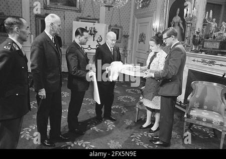 Geschenk Tag drei im Soestdijk Palast, Verband der Offiziere der Kavallerie, 3. Januar 1967, Niederlande, 20. Jahrhundert Presseagentur Foto, Nachrichten zu erinnern, Dokumentarfilm, historische Fotografie 1945-1990, visuelle Geschichten, Menschliche Geschichte des zwanzigsten Jahrhunderts, Momente in der Zeit festzuhalten Stockfoto