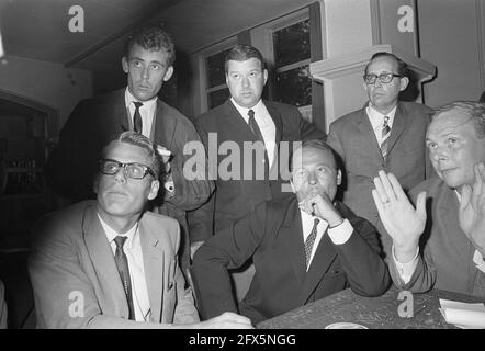 Gespräch Jan Janssen mit ir. P. van Dijk, Van Dijk während der Pressekonferenz, 11. August 1966, Gespräche, Pressekonferenzen, Niederlande, Presseagentur des 20. Jahrhunderts, Foto, Nachrichten zum erinnern, Dokumentarfilm, historische Fotografie 1945-1990, visuelle Geschichten, Menschliche Geschichte des zwanzigsten Jahrhunderts, Momente in der Zeit festzuhalten Stockfoto