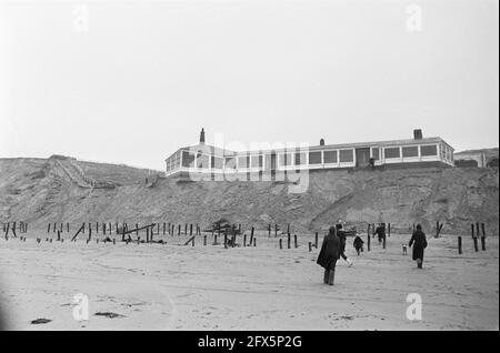 Sturmfolgen; Café-Restaurant Parnassia am Strand von Bloemendaal am Rande der Düne, 5. Januar 1976, Stürme, Strände, Niederlande, Presseagentur des 20. Jahrhunderts, Foto, Nachrichten zum erinnern, Dokumentarfilm, historische Fotografie 1945-1990, visuelle Geschichten, Menschliche Geschichte des zwanzigsten Jahrhunderts, Momente in der Zeit festzuhalten Stockfoto