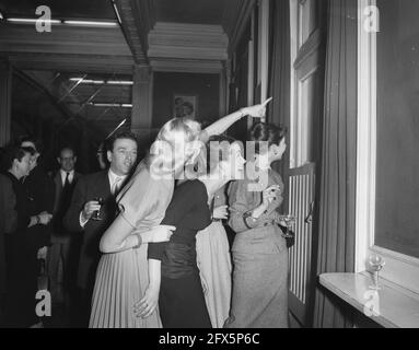 Gesellschaft des Lido in Paris in Amsterdam. Pressekonferenz, 20. März 1956, Pressekonferenzen, Niederlande, 20. Jahrhundert Presseagentur Foto, Nachrichten zu erinnern, Dokumentarfilm, historische Fotografie 1945-1990, visuelle Geschichten, Menschliche Geschichte des zwanzigsten Jahrhunderts, Momente in der Zeit festzuhalten Stockfoto