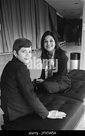 Grand Gala du Disque, Amsterdam. Proben Heintje und Frida Bocara (französische Sängerin), 25. Februar 1970, Sänger, Niederlande, 20. Jahrhundert Presseagentur Foto, Nachrichten zu erinnern, Dokumentarfilm, historische Fotografie 1945-1990, visuelle Geschichten, Menschliche Geschichte des zwanzigsten Jahrhunderts, Momente in der Zeit festzuhalten Stockfoto