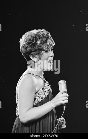 Grand Gala du Disque . Vikki Carr, 8. März 1968, Singers, Niederlande, 20. Jahrhundert Presseagentur Foto, Nachrichten zu erinnern, Dokumentarfilm, historische Fotografie 1945-1990, visuelle Geschichten, Menschliche Geschichte des zwanzigsten Jahrhunderts, Momente in der Zeit festzuhalten Stockfoto