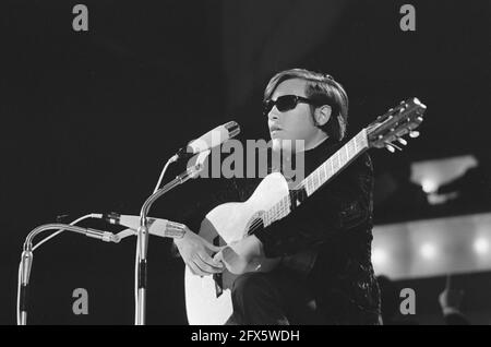 Grand Gala du Disque im RAI Amsterdam. Jose Feliciano, 27. Februar 1970, Niederlande, Presseagentur des 20. Jahrhunderts, Foto, Nachrichten zu erinnern, Dokumentarfilm, historische Fotografie 1945-1990, visuelle Geschichten, Menschliche Geschichte des zwanzigsten Jahrhunderts, Momente in der Zeit festzuhalten Stockfoto