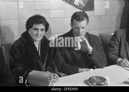 Ankunft von Van Rie am Flughafen Schiphol aus Amerika, 8. März 1960, ANKUNFT, Niederlande, 20. Jahrhundert Presseagentur Foto, Nachrichten zu erinnern, Dokumentarfilm, historische Fotografie 1945-1990, visuelle Geschichten, Menschliche Geschichte des zwanzigsten Jahrhunderts, Momente in der Zeit festzuhalten Stockfoto