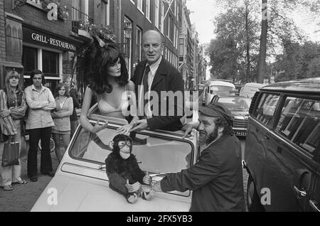 Aufnahmen zum Film Op de Hollandse Toer in Amsterdam, englischer Regisseur Harry Booth und Wim Sonneveld, 10. September 1973, Schauspieler, Kabarettisten, Filmaufnahmen, Filmregisseure, Filme, Niederlande, Foto der Presseagentur des 20. Jahrhunderts, Nachrichten zum erinnern, Dokumentarfilm, historische Fotografie 1945-1990, visuelle Geschichten, Menschliche Geschichte des zwanzigsten Jahrhunderts, Momente in der Zeit festzuhalten Stockfoto