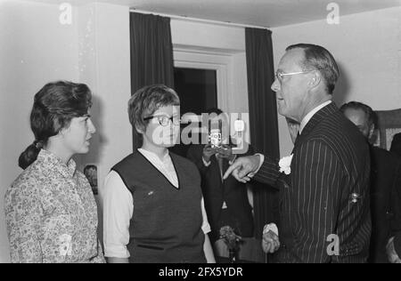 Prinz Bernhard eröffnete Studenthouse Westermarkt in Amsterdam, der Prinz besuchte Doppelzimmer der beiden amerikanischen Studenten, 16. Oktober 1962, Besuche, Studentenwohnungen, Niederlande, 20. Jahrhundert Presseagentur Foto, Nachrichten zu erinnern, Dokumentarfilm, historische Fotografie 1945-1990, visuelle Geschichten, Menschliche Geschichte des zwanzigsten Jahrhunderts, Momente in der Zeit festzuhalten Stockfoto