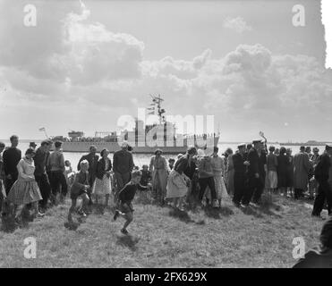 Ankunft Willem van der Zaan von Antillen in Den Helder, 1. August 1956, EMPFANGEN, Niederlande, 20. Jahrhundert Presseagentur Foto, Nachrichten zu erinnern, Dokumentarfilm, historische Fotografie 1945-1990, visuelle Geschichten, Menschliche Geschichte des zwanzigsten Jahrhunderts, Momente in der Zeit festzuhalten Stockfoto