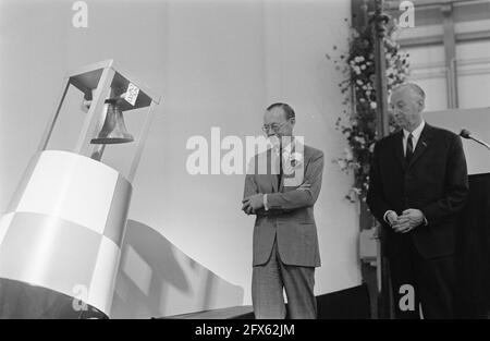 Prinz Bernhard eröffnet die Flevocentrale der Provinciale Geldersche Electriciteit Maatschappij bei Lelystad, 10. Oktober 1969, Ankünfte, Eröffnungen, Niederlande, Presseagentur des 20. Jahrhunderts, Foto, Nachrichten zum erinnern, Dokumentarfilm, historische Fotografie 1945-1990, visuelle Geschichten, Menschliche Geschichte des zwanzigsten Jahrhunderts, Momente in der Zeit festzuhalten Stockfoto