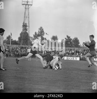 Haarlem-Champion 2. Devision mit 6-0 Sieg über Wilhelmina. Spielzeit, 15 1963. juni, Champions Soccer, Sport, Niederlande, 20. Jahrhundert Presseagentur Foto, Nachrichten zu erinnern, Dokumentarfilm, historische Fotografie 1945-1990, visuelle Geschichten, Menschliche Geschichte des zwanzigsten Jahrhunderts, Momente in der Zeit festzuhalten Stockfoto