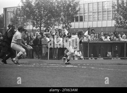 Haarlemse Honkbalweek, Spielmoment Niederlande gegen Niederländische Antillen, 9. Juli 1972, Baseballspiele, Niederlande, 20. Jahrhundert Presseagentur Foto, Nachrichten zu erinnern, Dokumentarfilm, historische Fotografie 1945-1990, visuelle Geschichten, Menschliche Geschichte des zwanzigsten Jahrhunderts, Momente in der Zeit festzuhalten Stockfoto