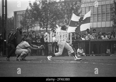 Haarlemse Honkbalweek, Spielmoment Niederlande gegen Niederländische Antillen, 9. Juli 1972, Baseballspiele, Niederlande, 20. Jahrhundert Presseagentur Foto, Nachrichten zu erinnern, Dokumentarfilm, historische Fotografie 1945-1990, visuelle Geschichten, Menschliche Geschichte des zwanzigsten Jahrhunderts, Momente in der Zeit festzuhalten Stockfoto