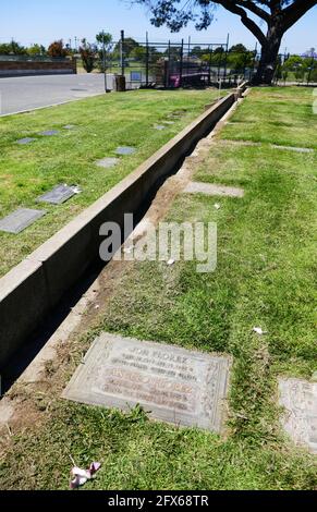 Cypress, California, USA 24. Mai 2021 EIN allgemeiner Blick auf die Atmosphäre des Disney-Schauspielers Angel Florez, alias Angelo Florez's Grab im Forest Lawn Cypress Memorial Park am 24. Mai 2021 in Cypress, California, USA. Foto von Barry King/Alamy Stockfoto Stockfoto