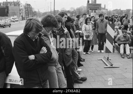 Gedenkgottesdienst in Mozes en Aaronkerk in Amsterdam vo die 4 Mitglieder der IKON-Fernsehcrew, die in El Salvador getötet wurden, 21. März 1982, gedenkfeiern, Journalisten, Niederlande, Presseagentur des 20. Jahrhunderts, Foto, Nachrichten zum erinnern, Dokumentarfilm, historische Fotografie 1945-1990, visuelle Geschichten, Menschliche Geschichte des zwanzigsten Jahrhunderts, Momente in der Zeit festzuhalten Stockfoto