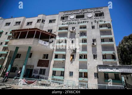 Gaza, Palästina. Mai 2021. Ruinen eines zerstörten Gesundheitszentrums nach dem Waffenstillstand zwischen Israel und Aktivisten des Gazastreifens im nördlichen Gazastreifen. DER US-Spitzendiplomat Antony Blinken schwor Unterstützung beim Wiederaufbau des zerrütteten Gazastreifens und bei der Unterstützung eines Waffenstillstands zwischen der Hamas und Israel, bestand aber darauf, dass die militanten islamistischen Herrscher des Territoriums von keiner Hilfe profitieren würden. Kredit: SOPA Images Limited/Alamy Live Nachrichten Stockfoto