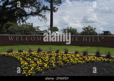 Ein „Welcome to the Hill“-Schild am Eingang der A&M-Universität in der Nähe von „The Hill“, Dienstag, 25. Mai 2021, in „The The Hill“, in „The Text Stockfoto