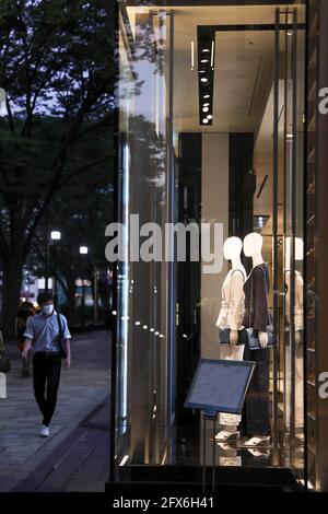 Tokio, Japan. Mai 2021. Schaufensterpuppen im Emporio Armani-Laden in Omotesando, Tokio. Kredit: SOPA Images Limited/Alamy Live Nachrichten Stockfoto